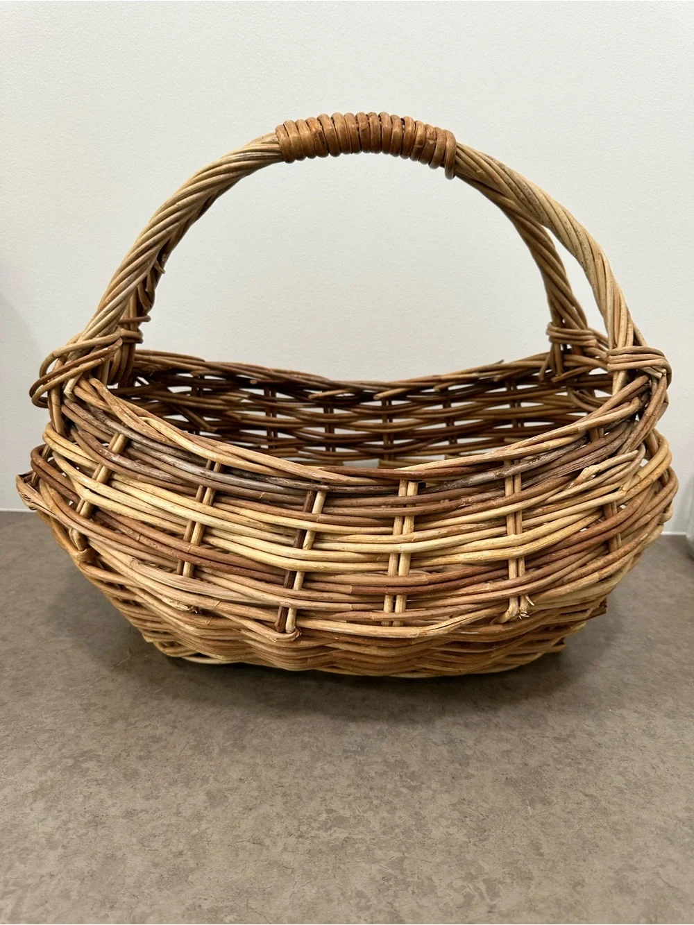 Vintage Rustic French Style Hand Woven Wicker Basket Harvest Gathering Handle